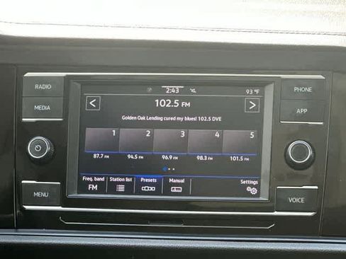 Used 2024 Volkswagen Jetta SE FWD image 12