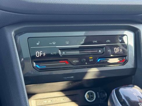 Used 2023 Volkswagen Tiguan SE image 30