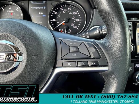 Used 2017 Nissan Rogue SV w/ SV Premium Package image 19