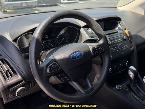 Used 2016 Ford Focus SE FWD image 14