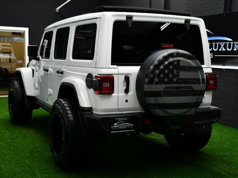 Used 2018 Jeep Wrangler Unlimited Sahara AWD/4WD image 2