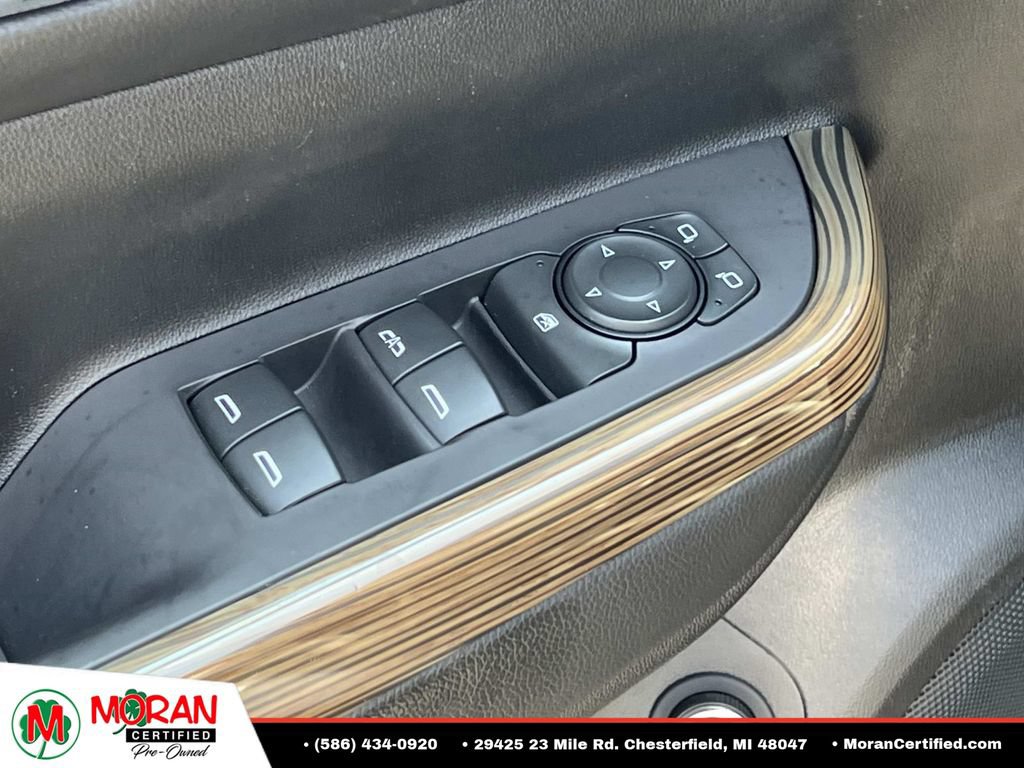 Used 2022 GMC Acadia SLE w/ LPO, Cargo Package AWD/4WD image 17