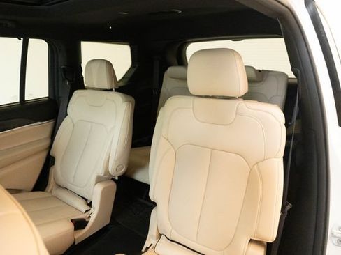 Used 2024 Jeep Grand Cherokee L Limited w/ Luxury Tech Group II RWD image 22