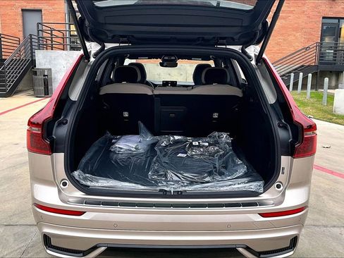 New 2026 Volvo XC60 B5 Plus w/ Protection Package Premier AWD/4WD image 45