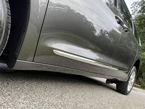 Used 2017 Chrysler Pacifica Touring-L w/ Tire & Wheel Group image 99