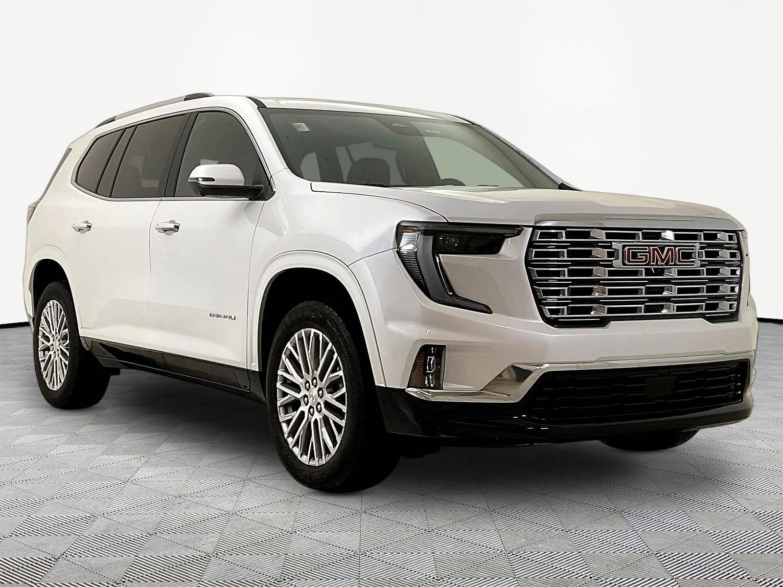 Used 2025 GMC Acadia Denali FWD image 3