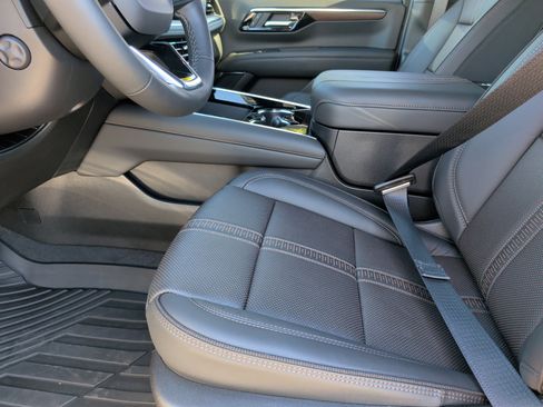 Used 2025 Chevrolet Tahoe High Country image 15