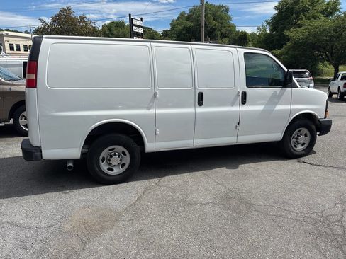 Used 2011 Chevrolet Express 3500 RWD image 9