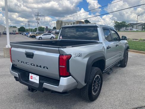 Certified 2024 Toyota Tacoma TRD Off-Road AWD/4WD image 8