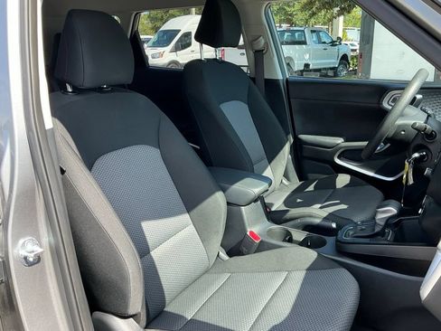 Used 2025 Kia Soul LX w/ LX Technology Package FWD image 19