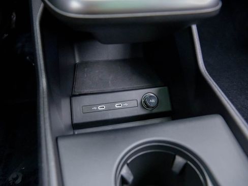 Used 2024 Audi Q4 e-tron Prestige image 29