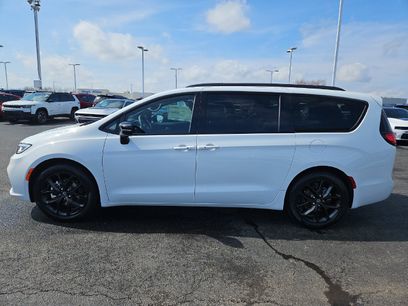 New 2026 Chrysler Pacifica Select w/ S Appearance Package