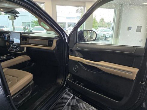 Used 2024 Ford Expedition Limited AWD/4WD image 42