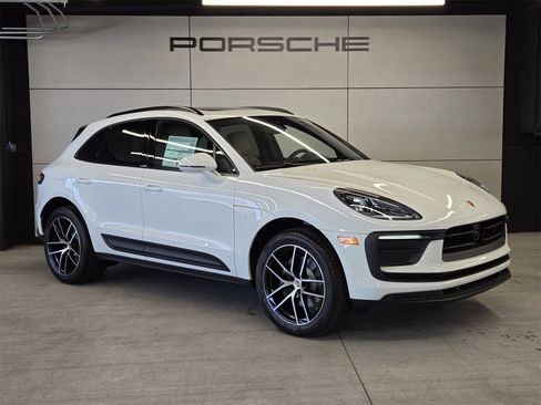 Used 2025 Porsche Macan image 27