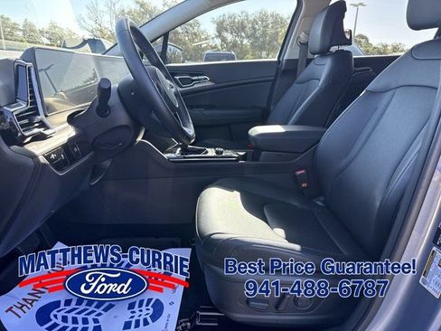 Used 2025 Kia Sportage EX FWD image 9