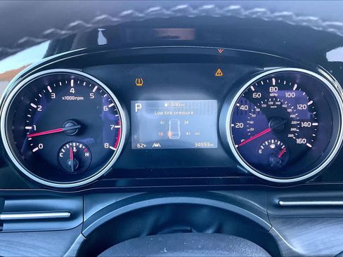 Used 2024 Kia Carnival EX image 25