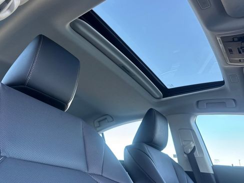 Used 2025 Lexus ES 300h w/ Premium Package image 15