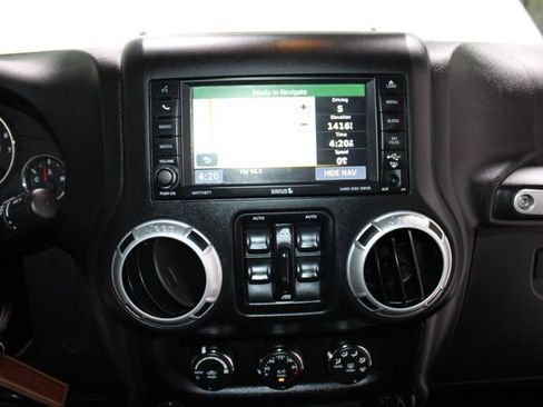 Used 2015 Jeep Wrangler Unlimited Rubicon w/ Connectivity Group AWD/4WD image 30