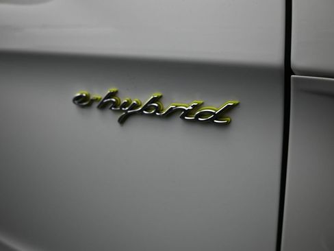 Used 2018 Porsche Panamera 4 image 32