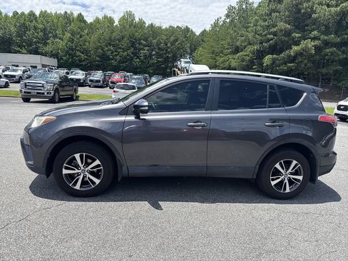 Used 2017 Toyota RAV4 XLE FWD image 4