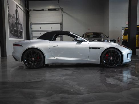 Used 2020 Jaguar F-TYPE Convertible RWD image 4