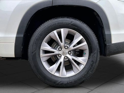 Used 2015 Toyota Highlander Plus FWD image 11
