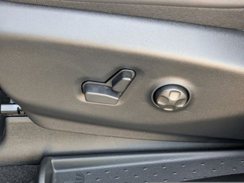 New 2026 Chrysler Voyager LX image 23