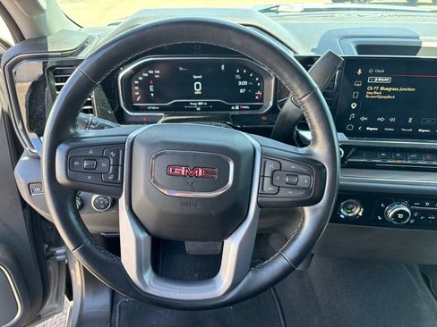 Used 2023 GMC Sierra 1500 SLT w/ X31 Off-Road Package AWD/4WD image 18