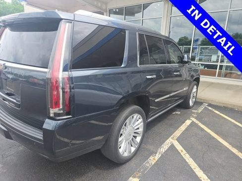 Used 2019 Cadillac Escalade Platinum AWD/4WD image 2