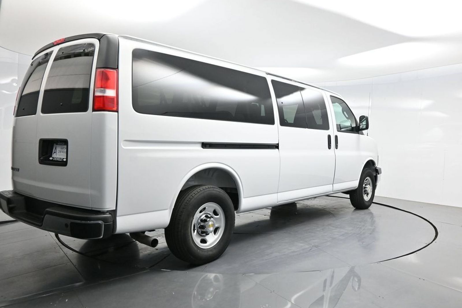 Used 2025 Chevrolet Express 3500 LT w/ LT Preferred Equipment Group RWD image 33