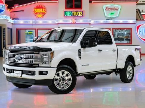 Used 2018 Ford F250 Platinum w/ Platinum Ultimate Package image 2