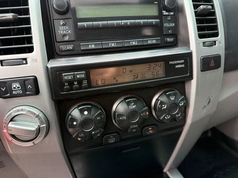 Used 2006 Toyota 4Runner SR5 AWD/4WD image 31