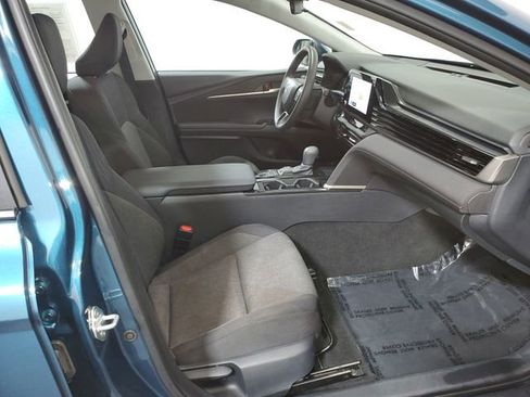 Used 2025 Toyota Camry LE image 9