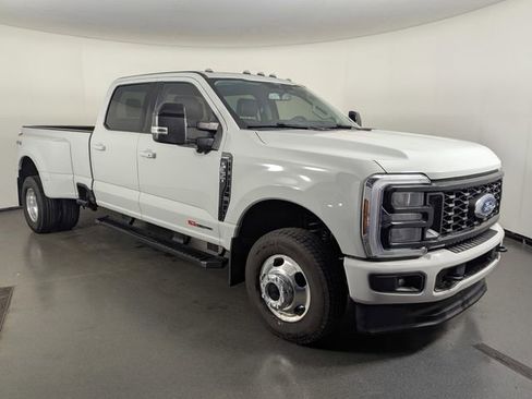 Used 2025 Ford F350 Lariat image 2