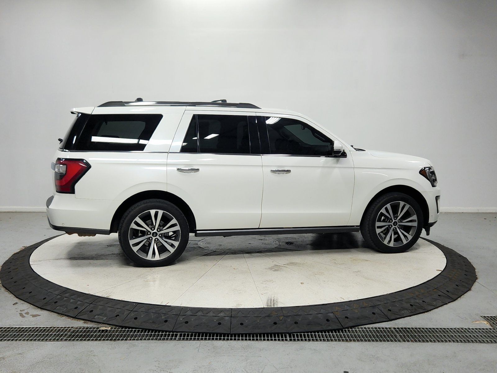 Used 2021 Ford Expedition Limited AWD/4WD image 9