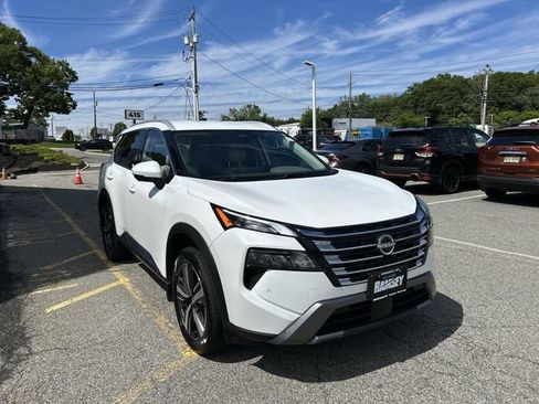 Certified 2025 Nissan Rogue SL AWD/4WD image 2