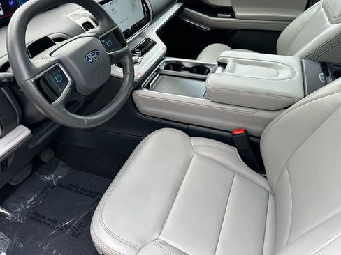 Used 2025 Ford Expedition Active AWD/4WD image 10
