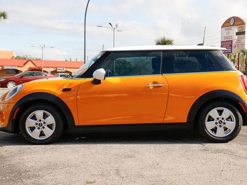 Used 2015 MINI Cooper 2-Door Hardtop image 8