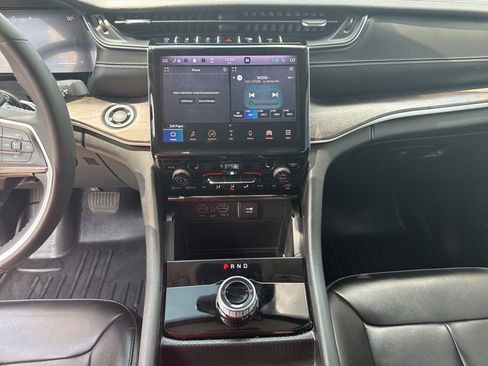 Used 2024 Jeep Grand Cherokee Limited w/ Black Appearance Package RWD image 44
