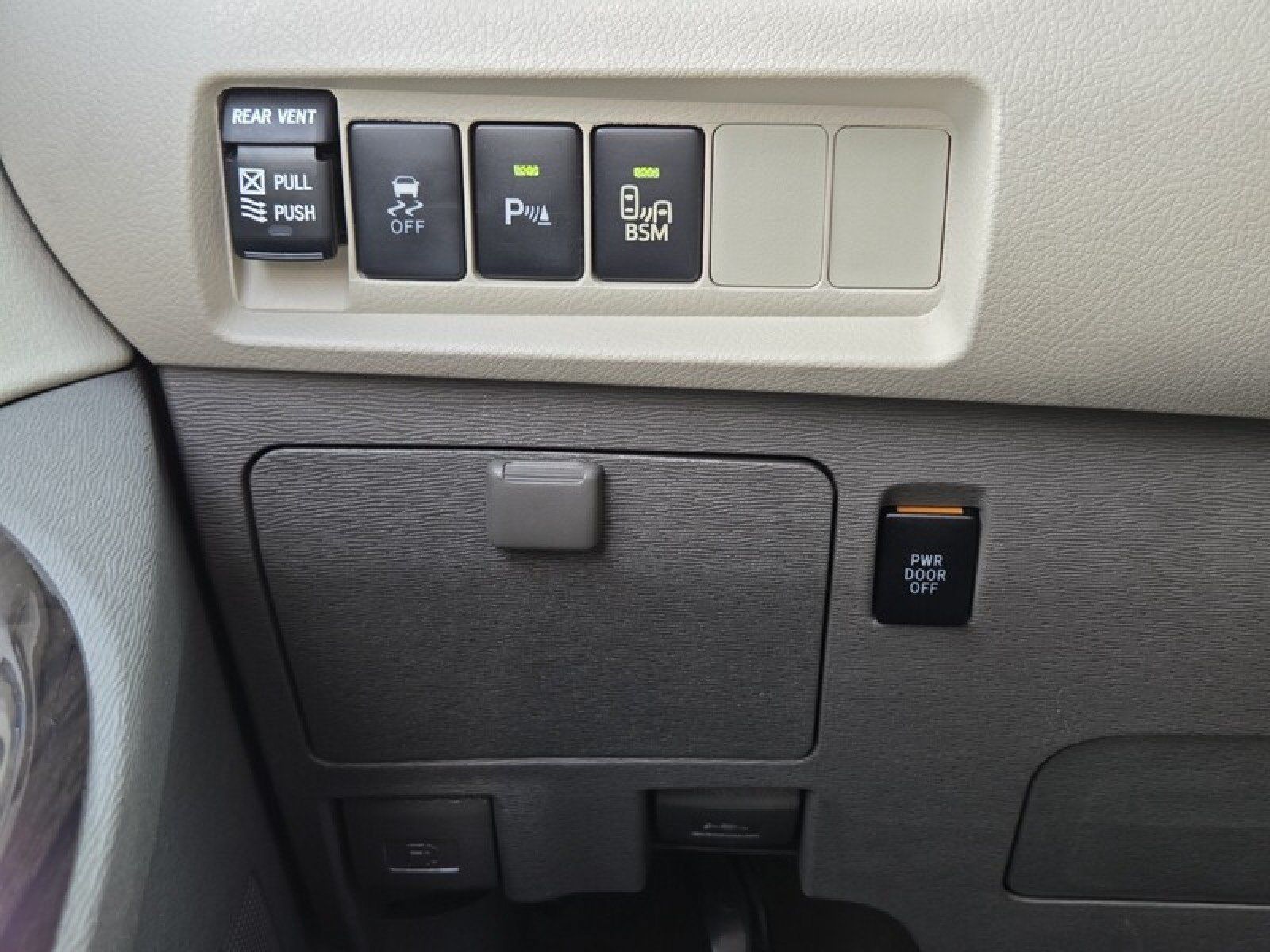 Used 2017 Toyota Sienna XLE Premium FWD image 36