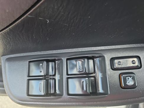 Used 2005 Toyota RAV4 2WD image 24