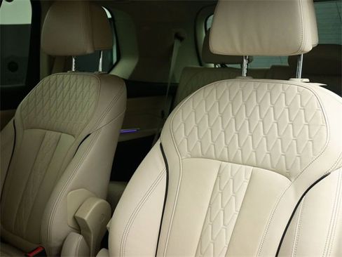 Used 2022 BMW X7 xDrive40i w/ Executive Package image 28