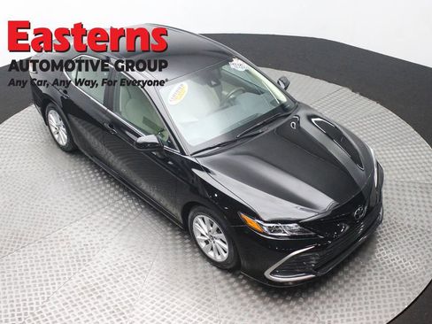 Used 2023 Toyota Camry LE image 3