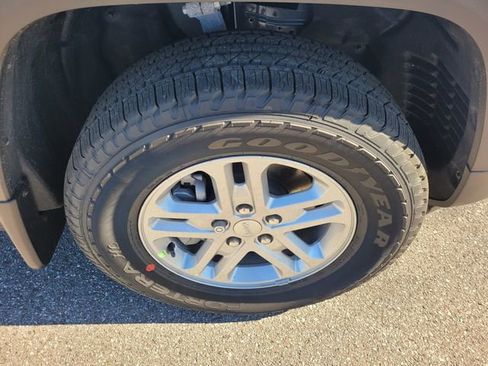 New 2025 Jeep Grand Cherokee Laredo w/ MOPAR Finishing Package RWD image 17
