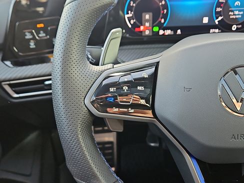 Certified 2024 Volkswagen Golf R image 18