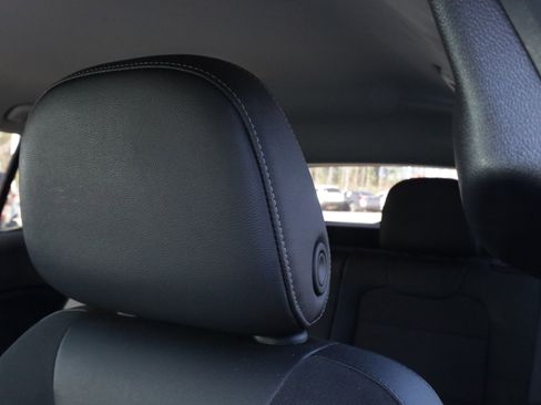 Used 2025 Chevrolet Trax LT image 24