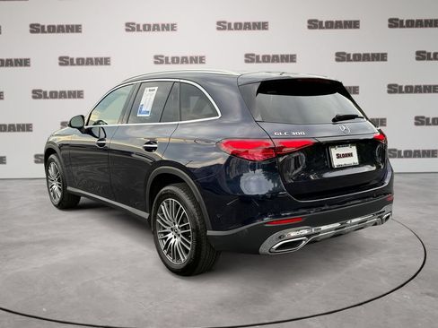 Used 2023 Mercedes-Benz GLC 300 4MATIC image 3