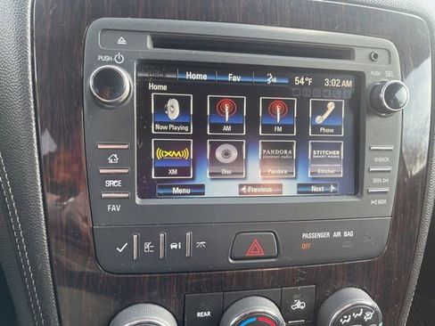 Used 2016 Chevrolet Traverse LT w/ Style and Technology Package image 13