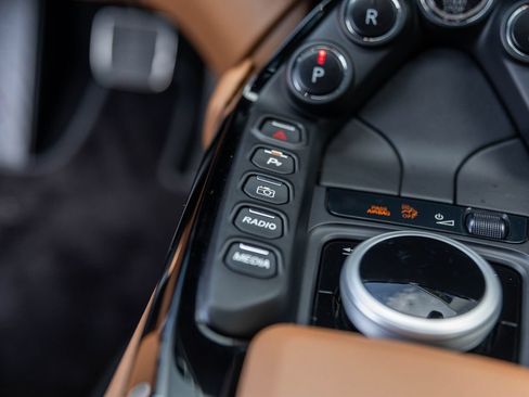 Used 2020 Aston Martin V8 Vantage Coupe RWD image 35