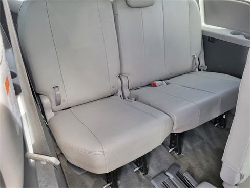 Used 2015 Toyota Sienna XLE image 14